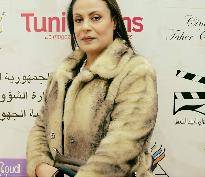 صورة الشاعرة 3